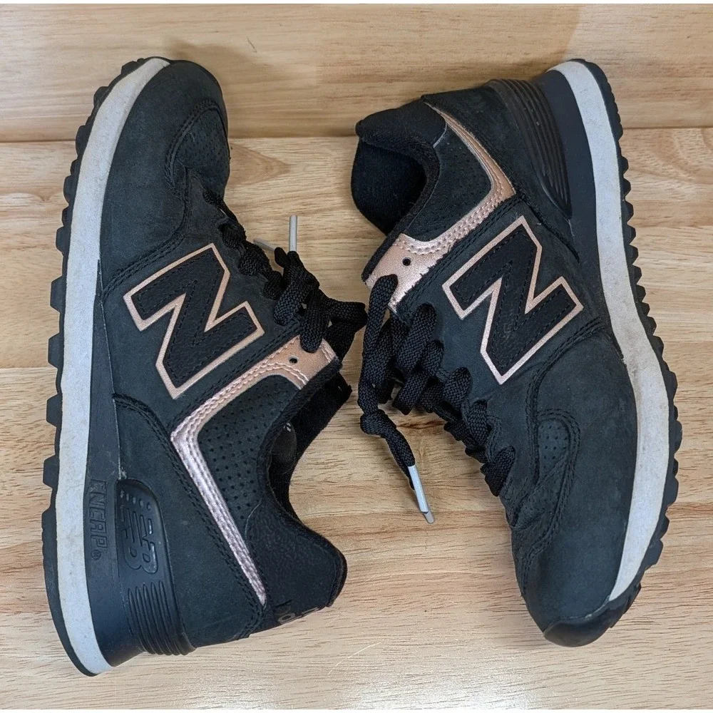 New Balance 574 Womens Black Rose Gold Suede Sneakers WL574NBK Size 6.5